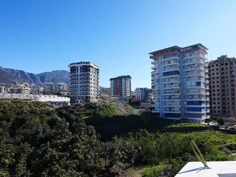 Antalya Havalimanı'nın yenilenen terminalleri açılışa hazırlanıyor: Turistler ve yatırımcılar için ne anlama geliyor?