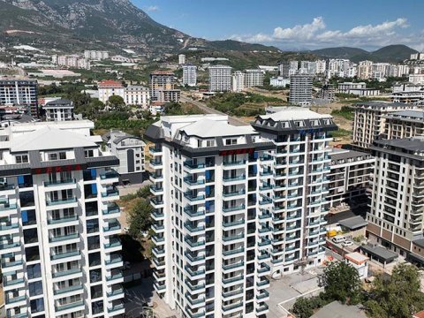 Alanya'nın Mahmutlar semtinde Mustafa Uyar Parkı'nın yenileme çalışmaları başladı